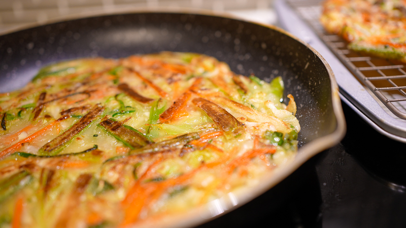 https://lookcatchu.com/wp-content/uploads/2023/02/korean-vegetable-pancake-yachaejeon-golden.jpg